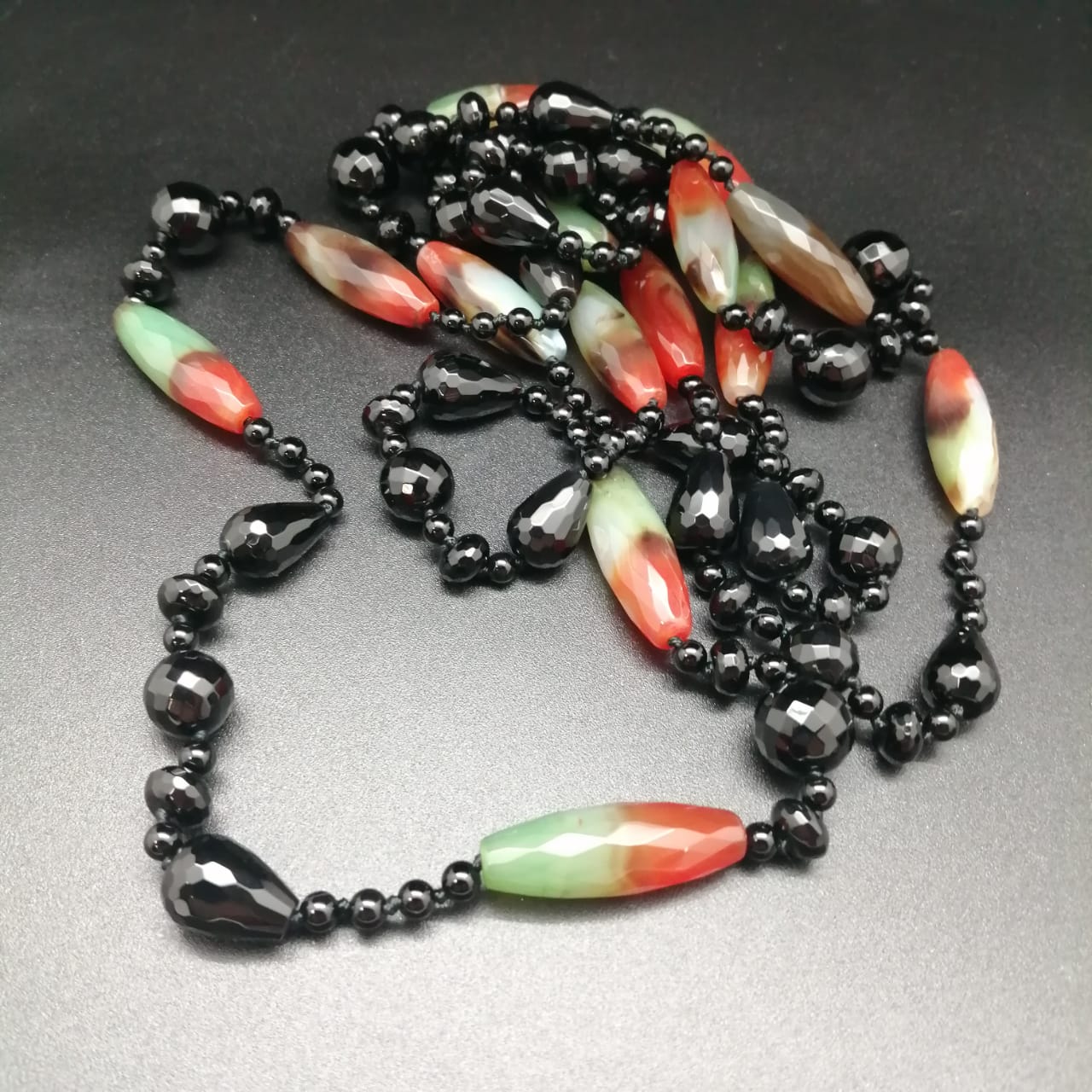 картинка Ожерелье из черного и цветного Агата 150 см 01 от магазина El Corazon