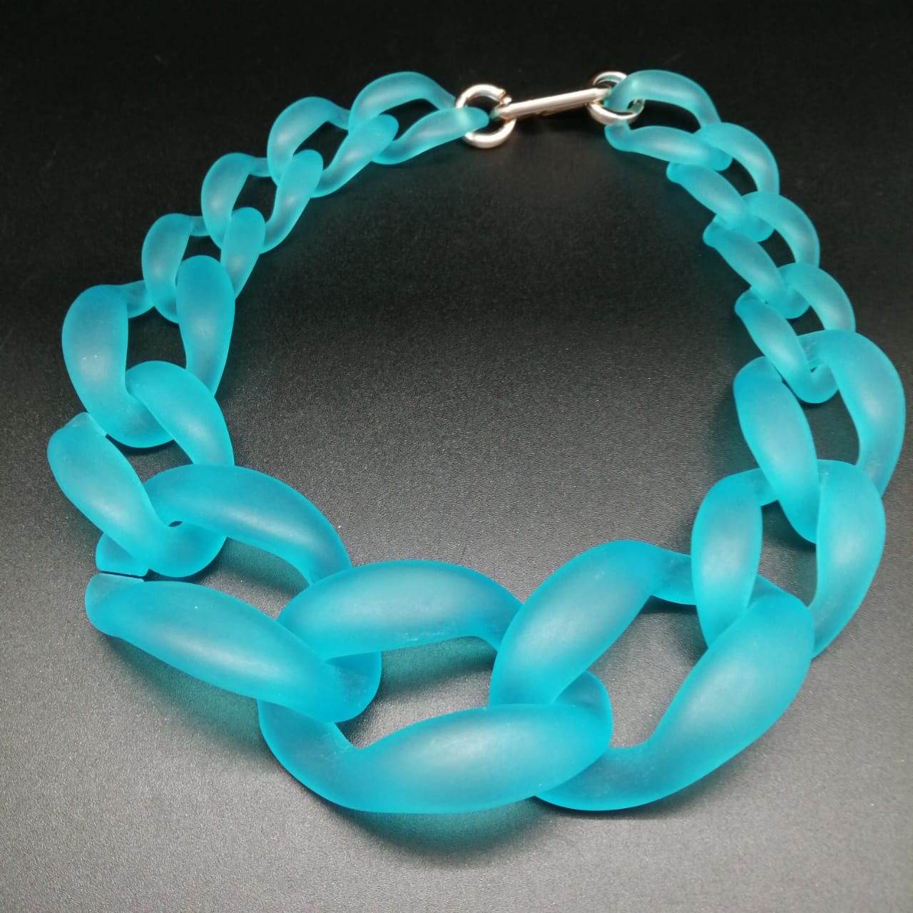 картинка Ожерелье в виде синей цепи от магазина El Corazon