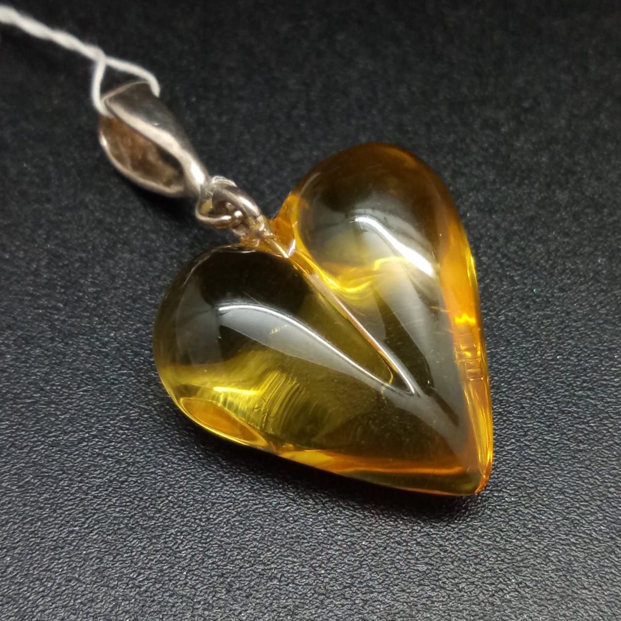 картинка Кулон Сердце из серебра и янтаря 2,88 гр от магазина El Corazon
