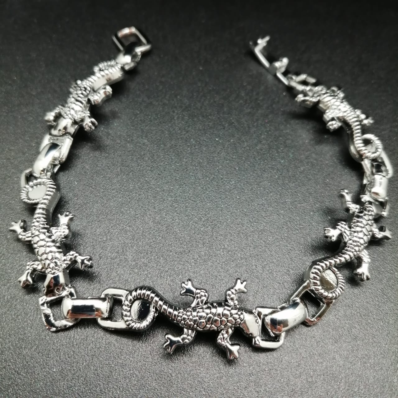 картинка Мужской браслет из ювелирного металла с ящерицами 19 см от магазина El Corazon