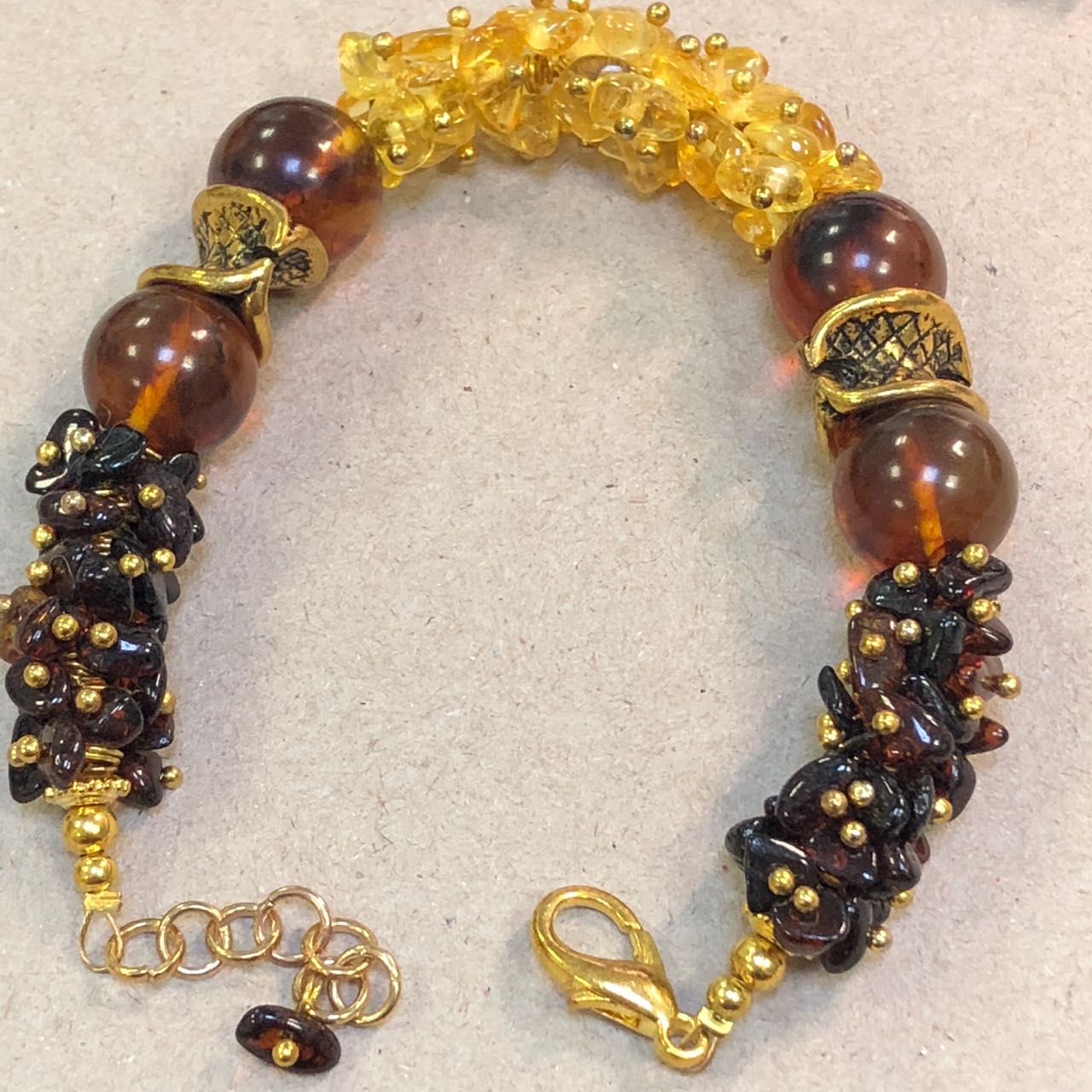 картинка Браслет с крупным янтарем 1 bracelet-173 от магазина El Corazon