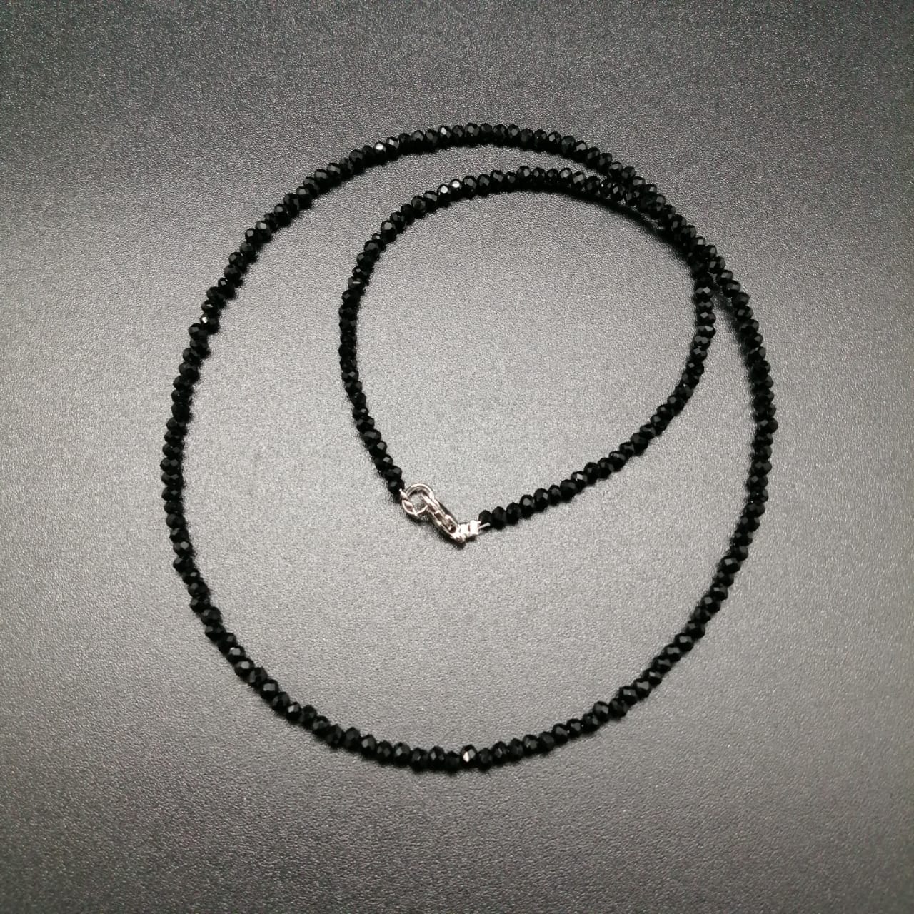 картинка Ожерелье - нитка 45 см из черной Шпинели 2мм ШП450-04 от магазина El Corazon