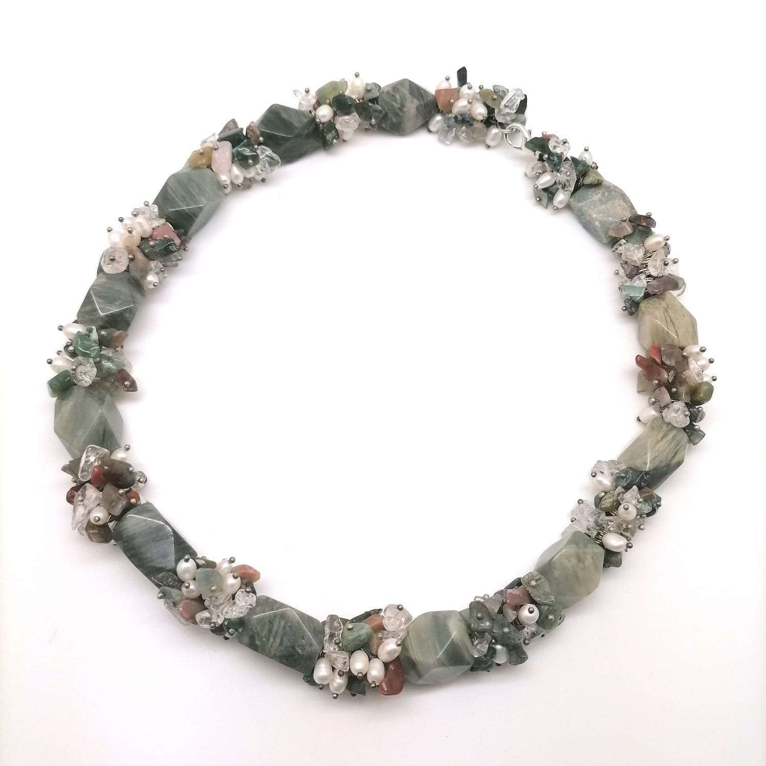картинка NL 0034 Ожерелье 46 см из зеленой  крупного яшмы, мелкого жемчуга и хрусталя от магазина El Corazon