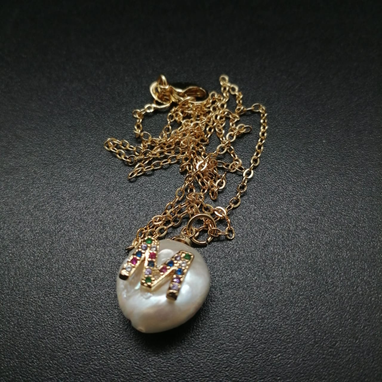 картинка Кулон на цепочке из жемчуга, камня цирконий и ювелирного металла, M от магазина El Corazon