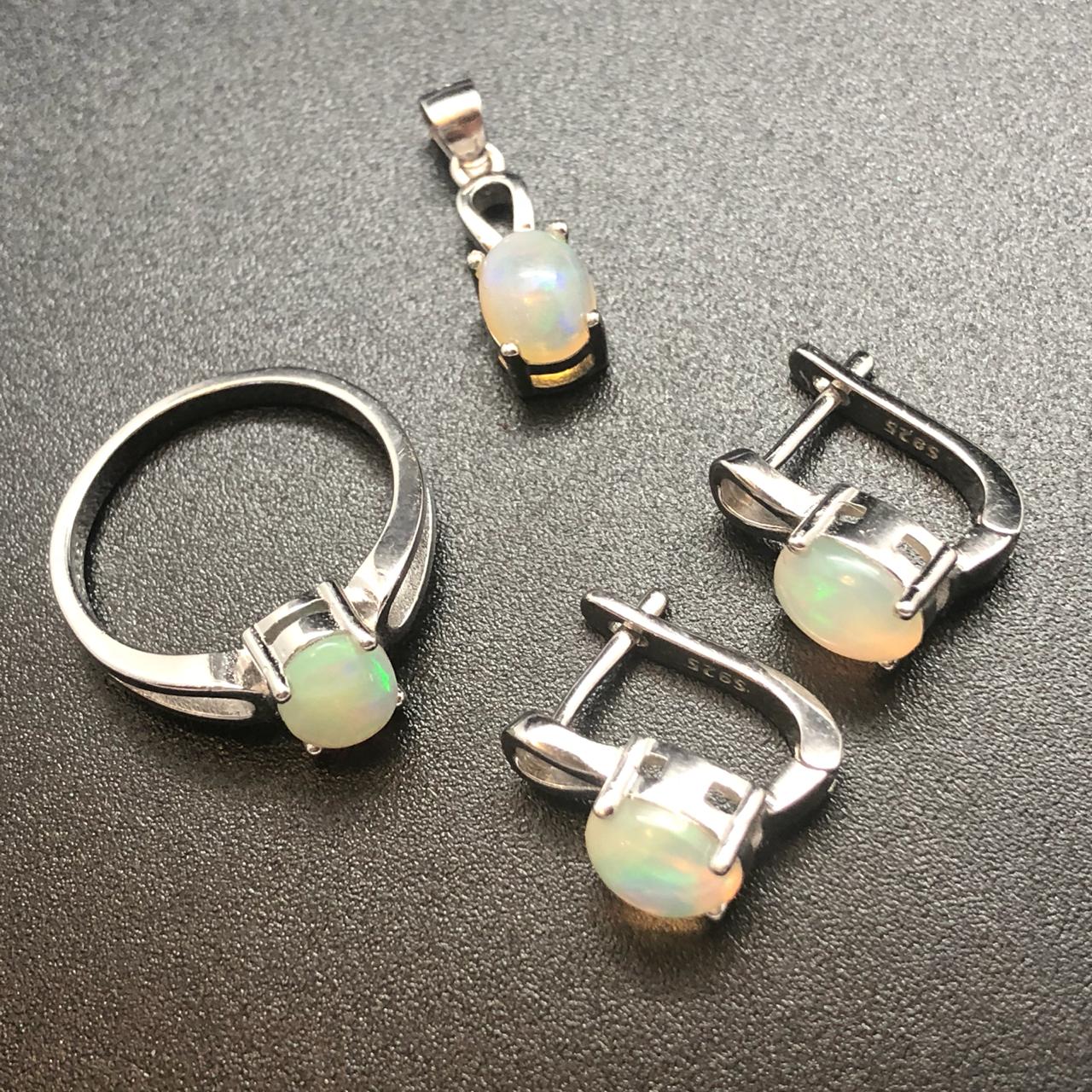 картинка Комплект серьги, кольцо и подвеска из серебра и Австралийского благородного опала 06 от магазина El Corazon