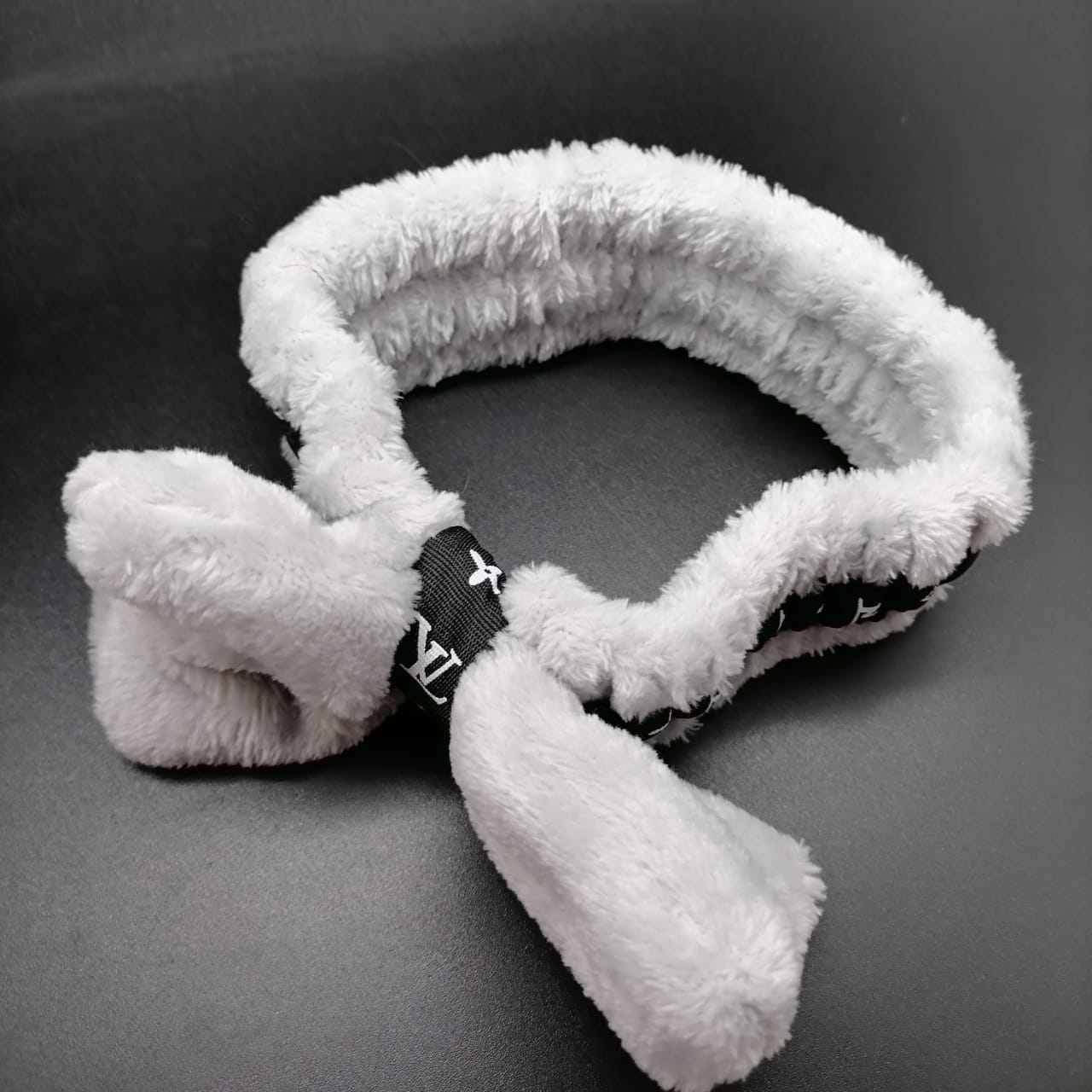 картинка Мягкая повязка для волос с бантом на резинке,  светло серая  02 от магазина El Corazon