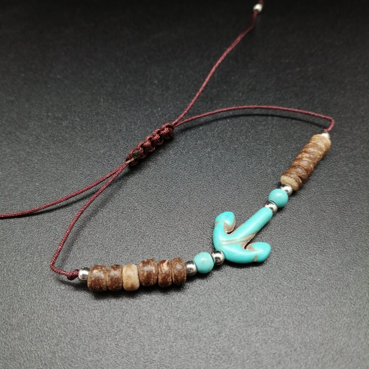 картинка Браслет из коричневой веревочки и голубого шарма Якорь от магазина El Corazon