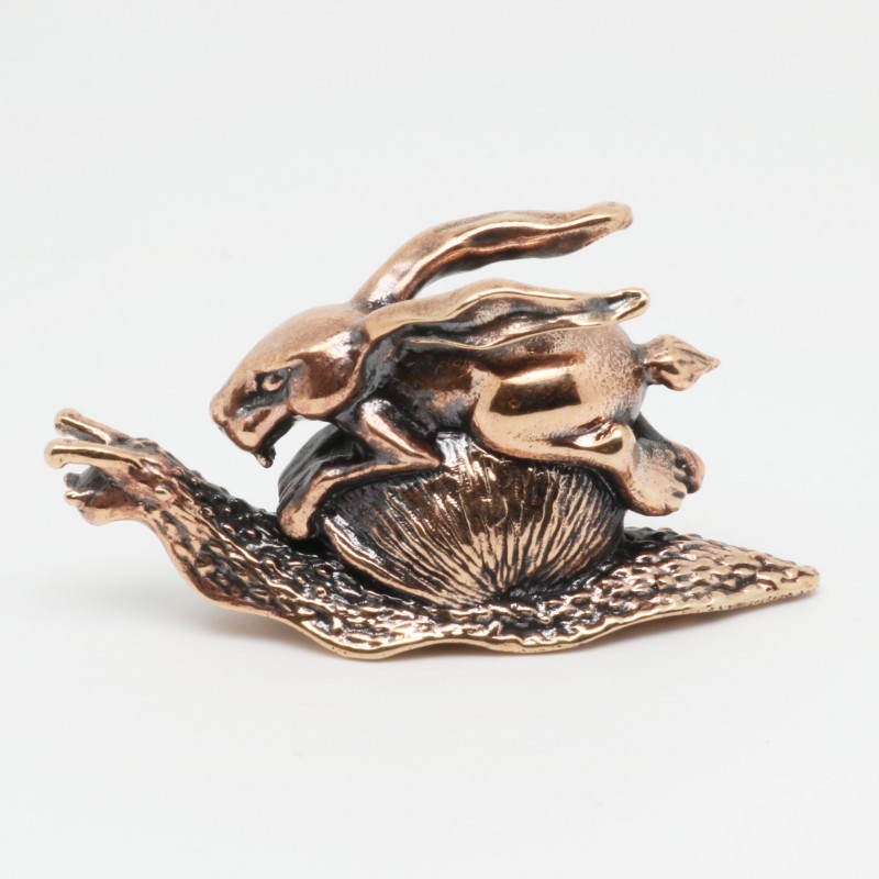 картинка Фигурка Заяц гонщик РЗ-ЗК042442БР от магазина El Corazon
