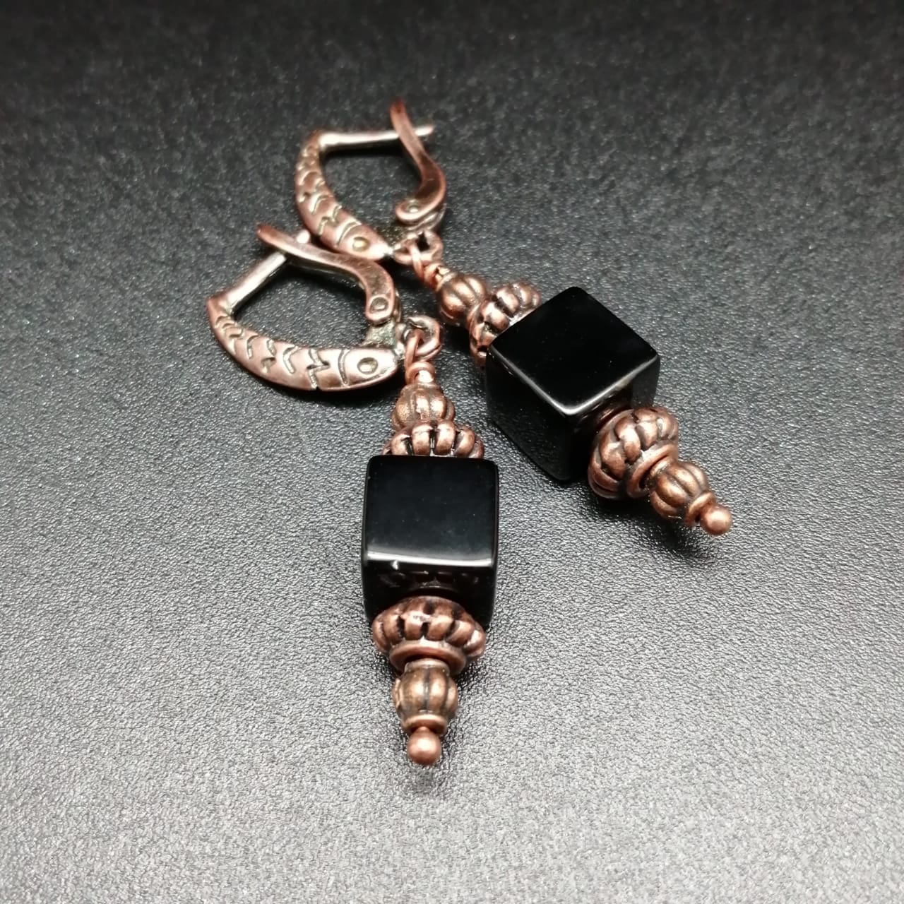 картинка Комплект: Серьги и ожерелье из черного Агата и бронзовой фурнитуры 02 от магазина El Corazon