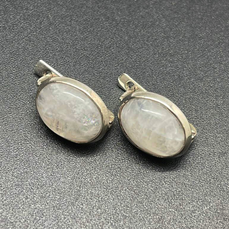 картинка Серьги из Лунного камня и серебра овальные Earr-003 от магазина El Corazon