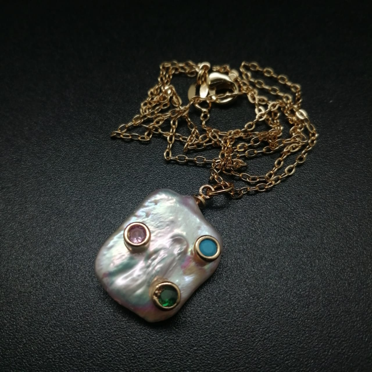 картинка Кулон на цепочке 02 из жемчуга, камня цирконий и ювелирного металла от магазина El Corazon