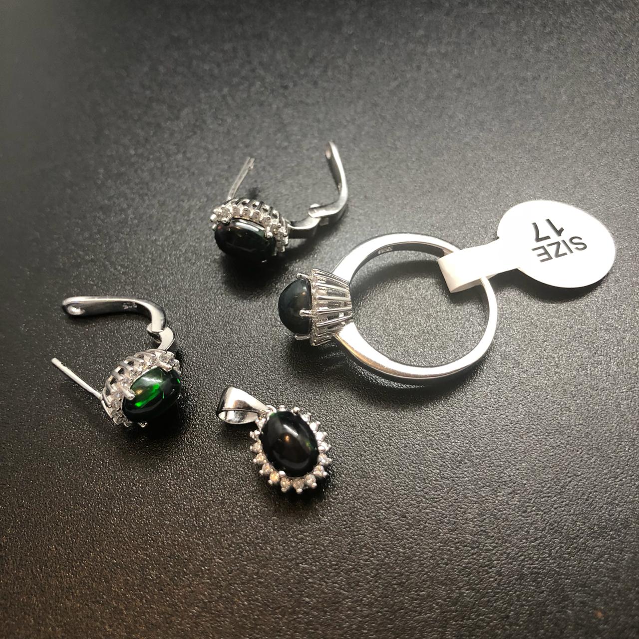 картинка Комплект серьги, кольцо и подвеска из серебра и Австралийского благородного темного опала 05 от магазина El Corazon