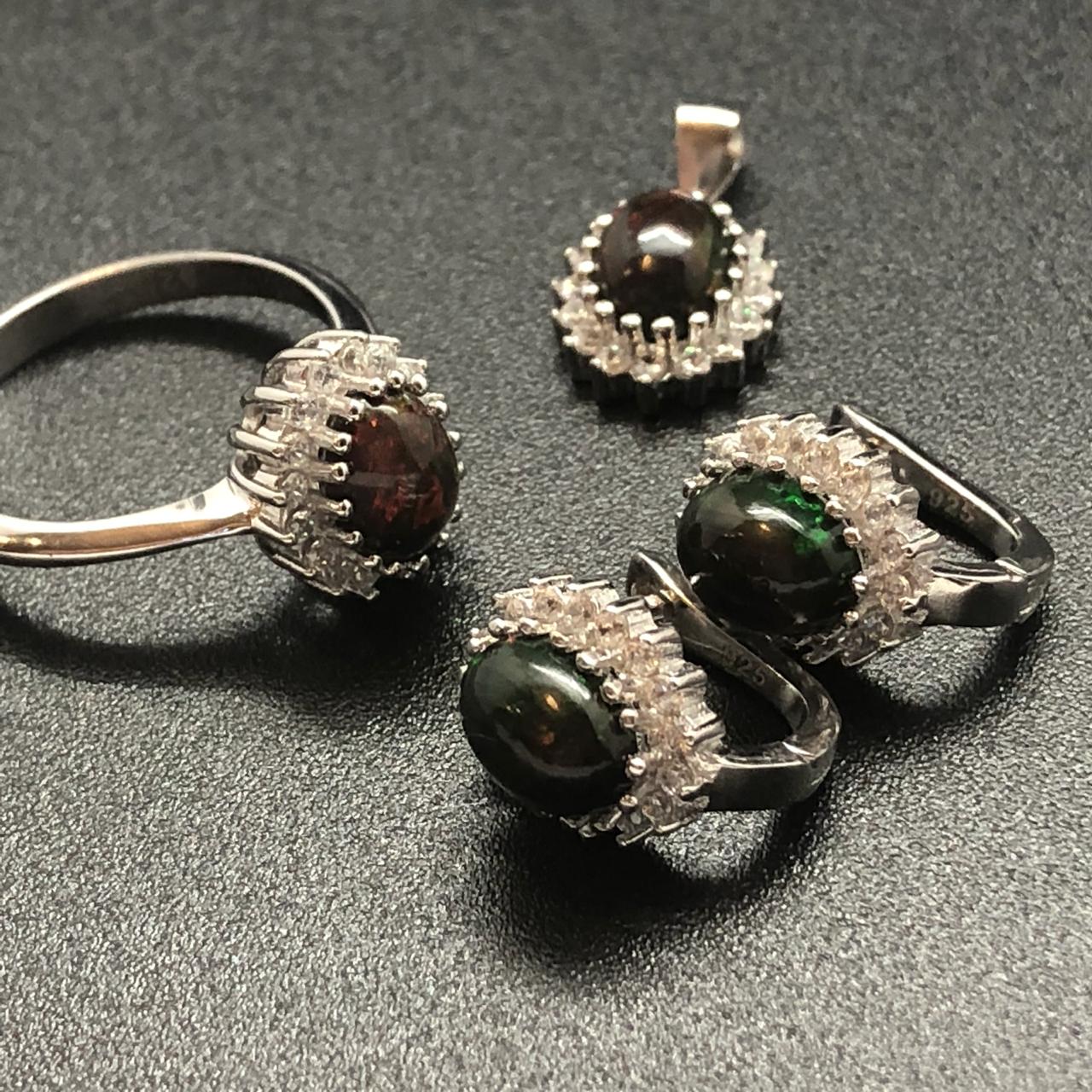 картинка Комплект серьги, кольцо и подвеска из серебра и Австралийского благородного опала 02 от магазина El Corazon