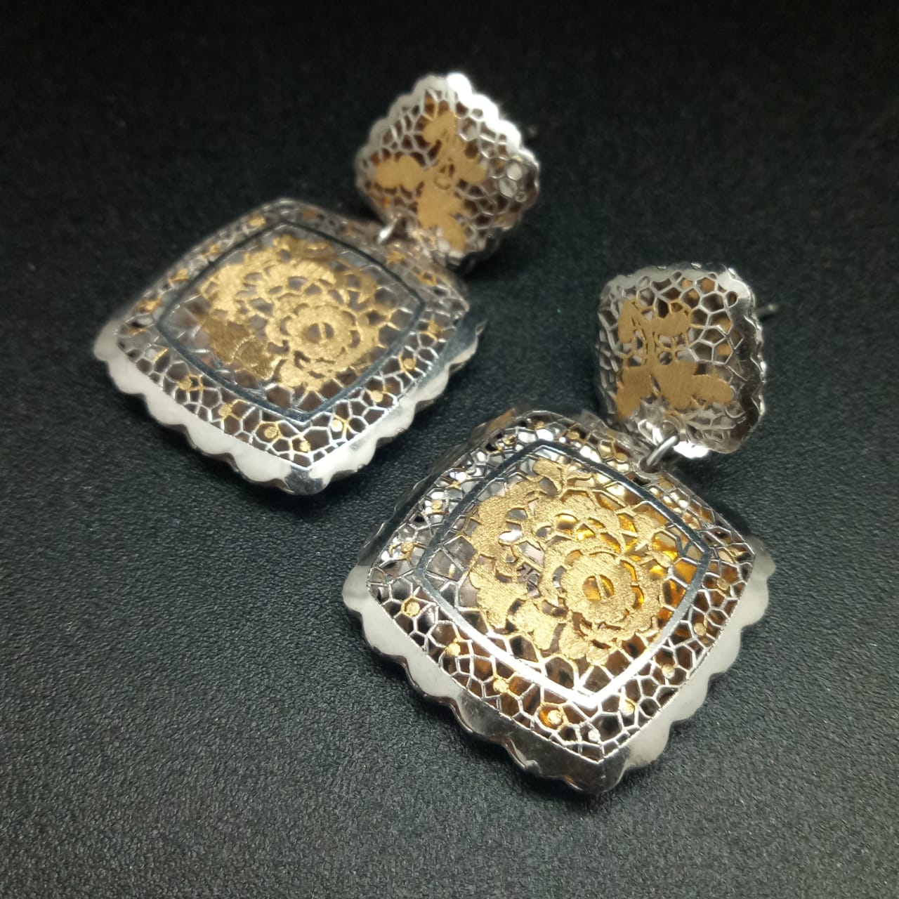 картинка Ажурные серьги Квадратики из серебра и позолоты от магазина El Corazon