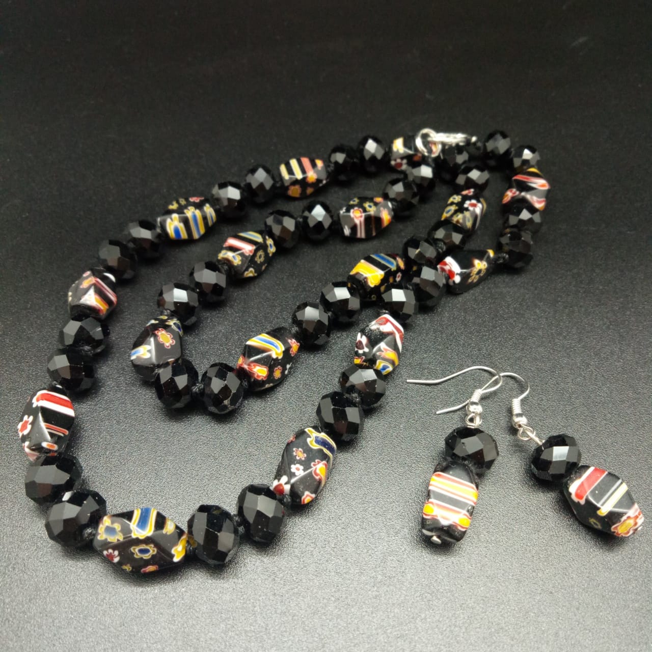 картинка Комплект ожерелье 60 см и серьги из Муранского стекла и бусин 04 от магазина El Corazon