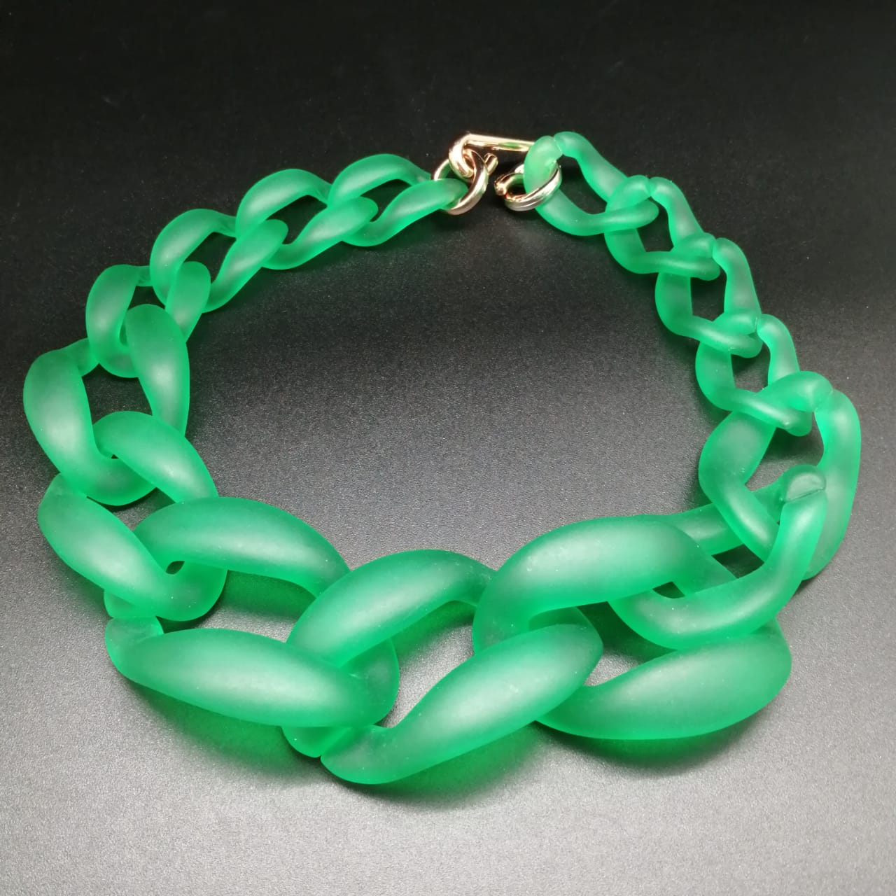 картинка Ожерелье в виде зеленой цепи от магазина El Corazon