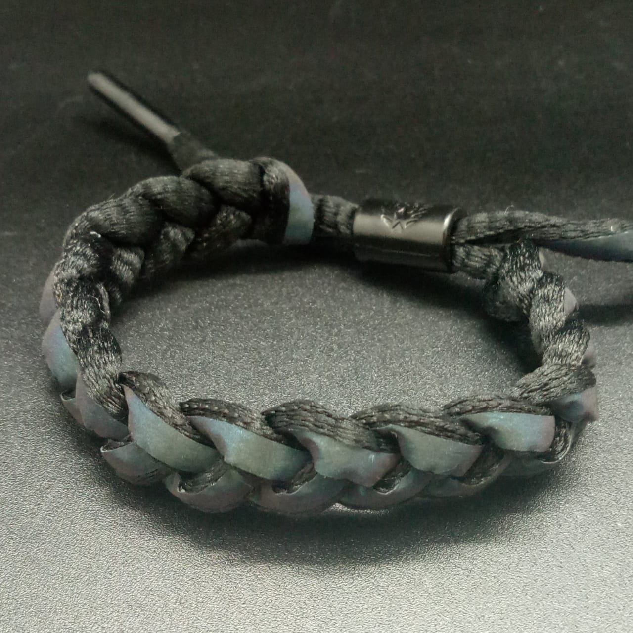 картинка Плетенный тканевый браслет, черный  от магазина El Corazon