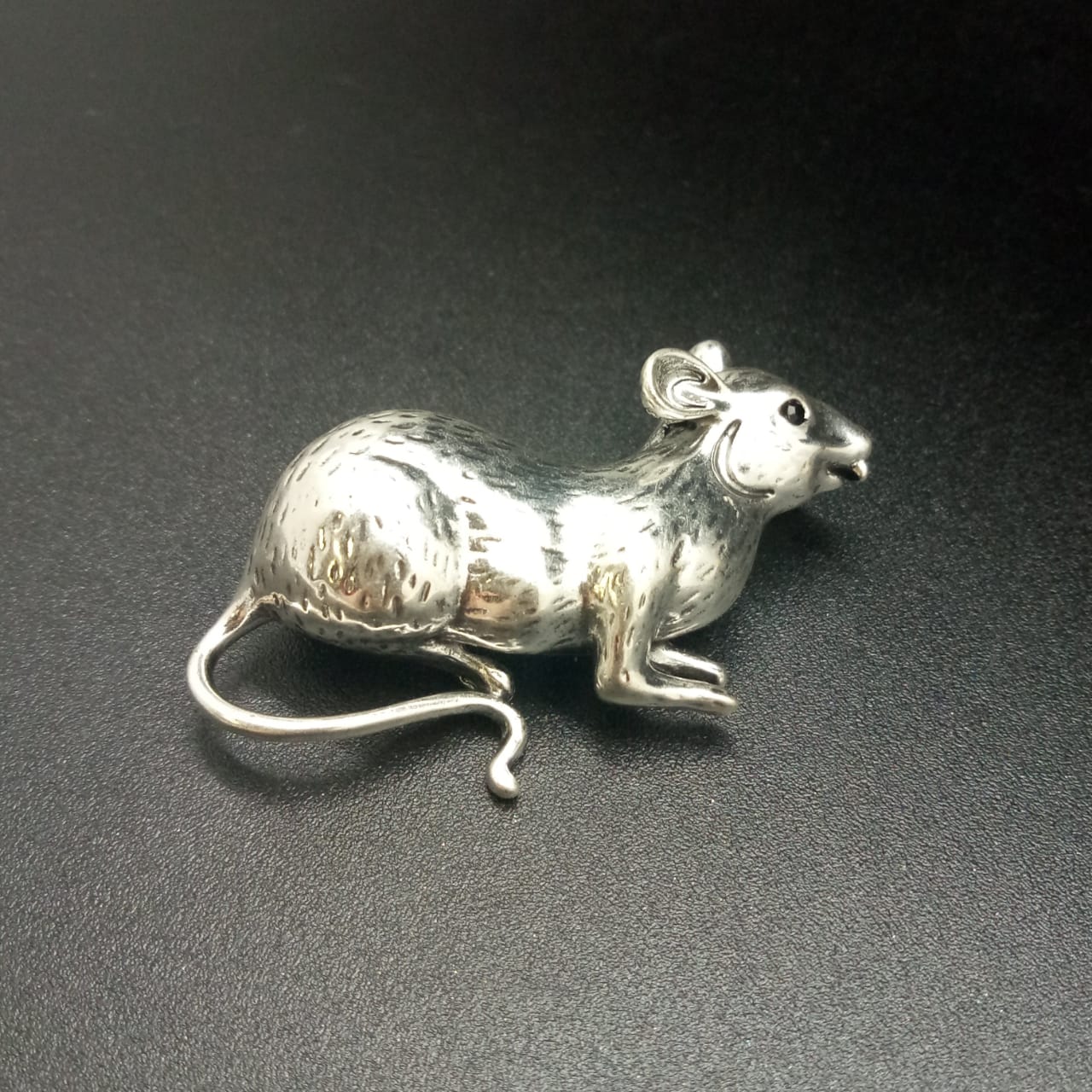 картинка Брошь серебряная мышь  от магазина El Corazon