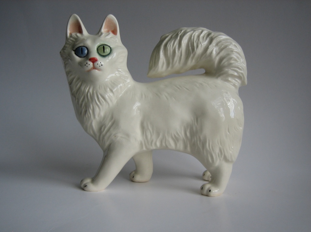 картинка Фарфоровая скульптура Ангорская кошка Sr-VH-13 от магазина El Corazon