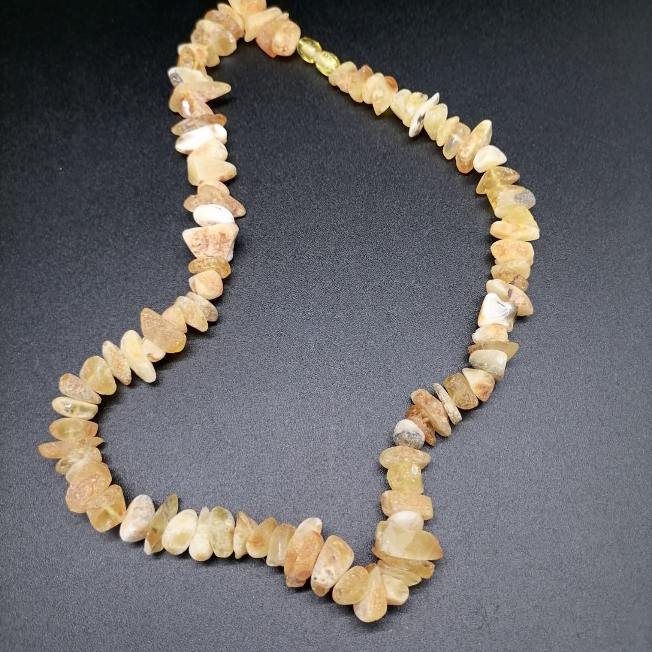 картинка Ожерелье 50 см из лечебного нешлифованного янтаря 01 от магазина El Corazon