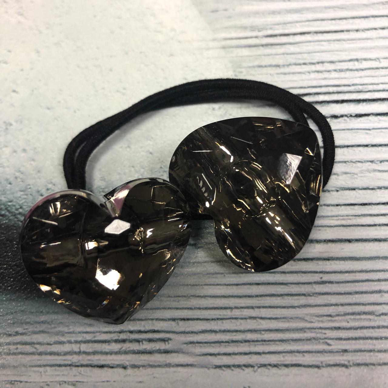 картинка Резинка для волос с двумя сердечками, черная от магазина El Corazon