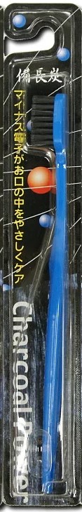 картинка Masudaya ЧЕРНАЯ 4-х рядная зубная щетка с древесным углем и плоским срезом (Средней жесткости) 1шт  от магазина El Corazon