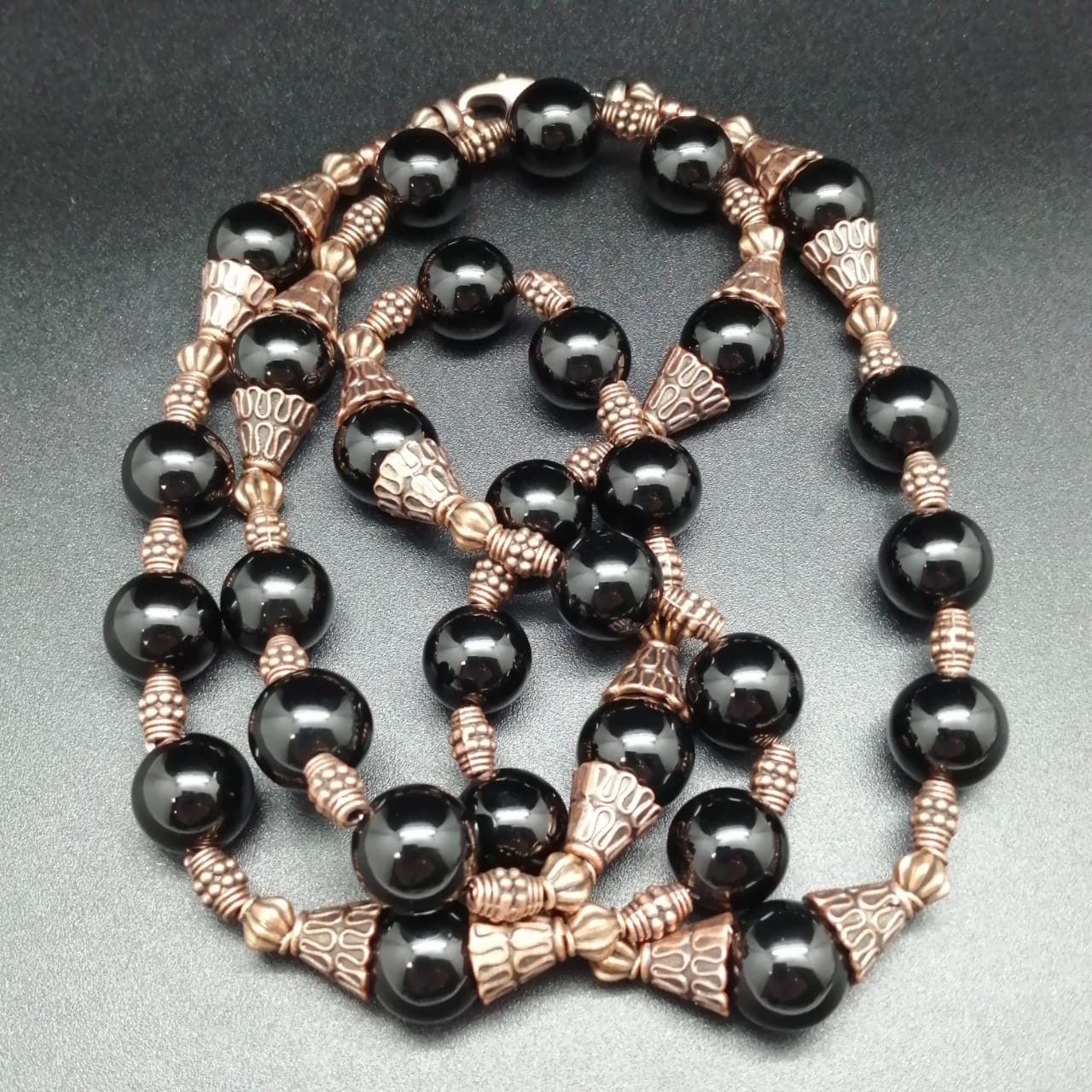 картинка Ожерелье из черного Агата и бронзовой фурнитуры  78 см от магазина El Corazon