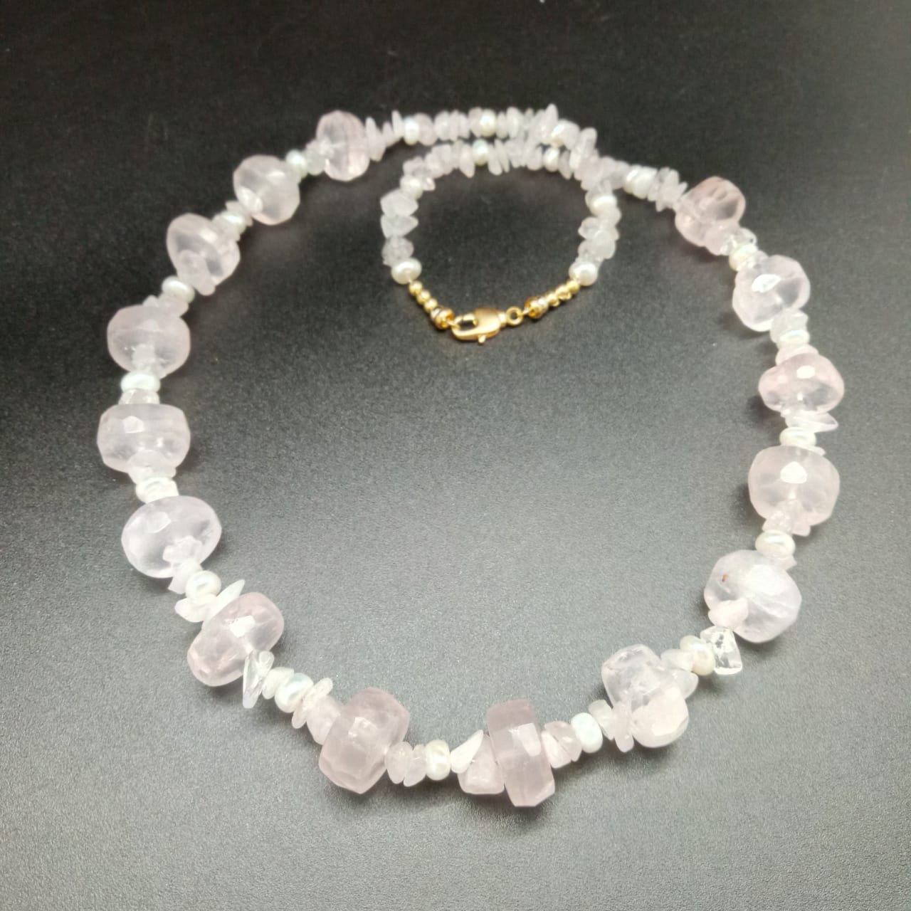 картинка Ожерелье из Розового кварца и жемчуга 54 см от магазина El Corazon