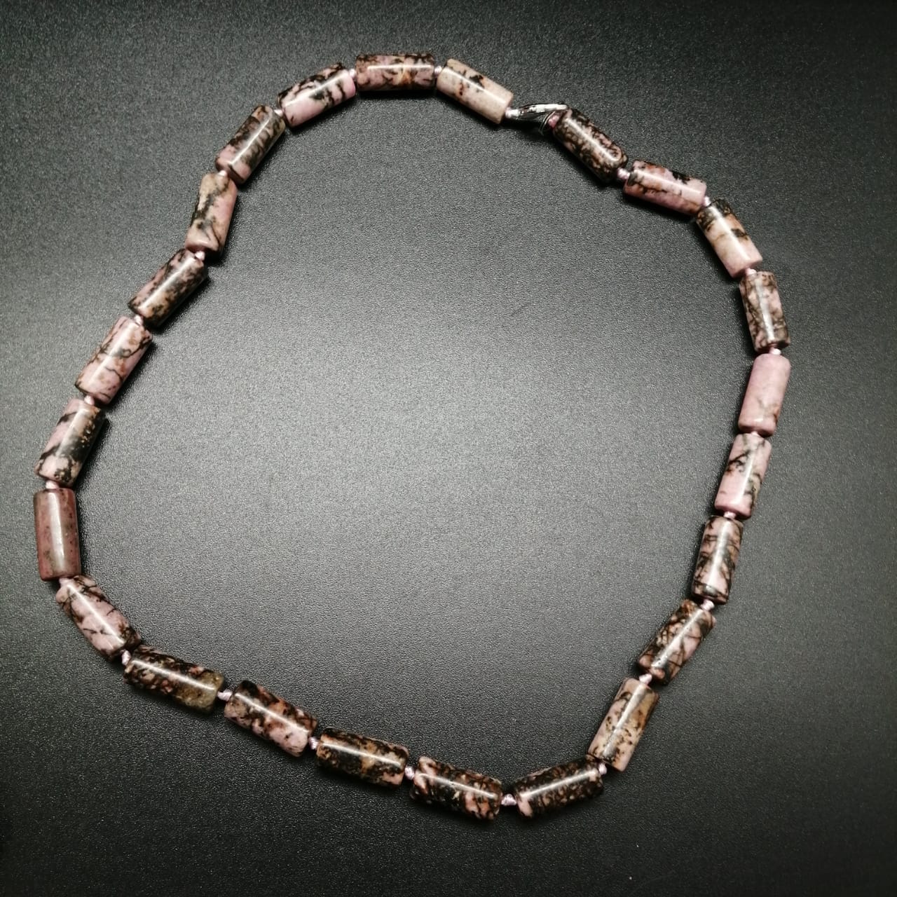 картинка Ожерелье 46 см из Родонита  от магазина El Corazon