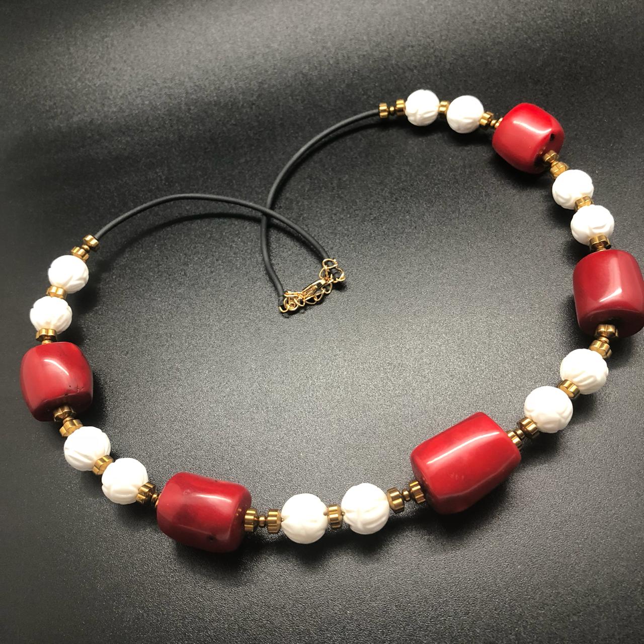 картинка Ожерелье из белого и красного  Коралла 56 см от магазина El Corazon