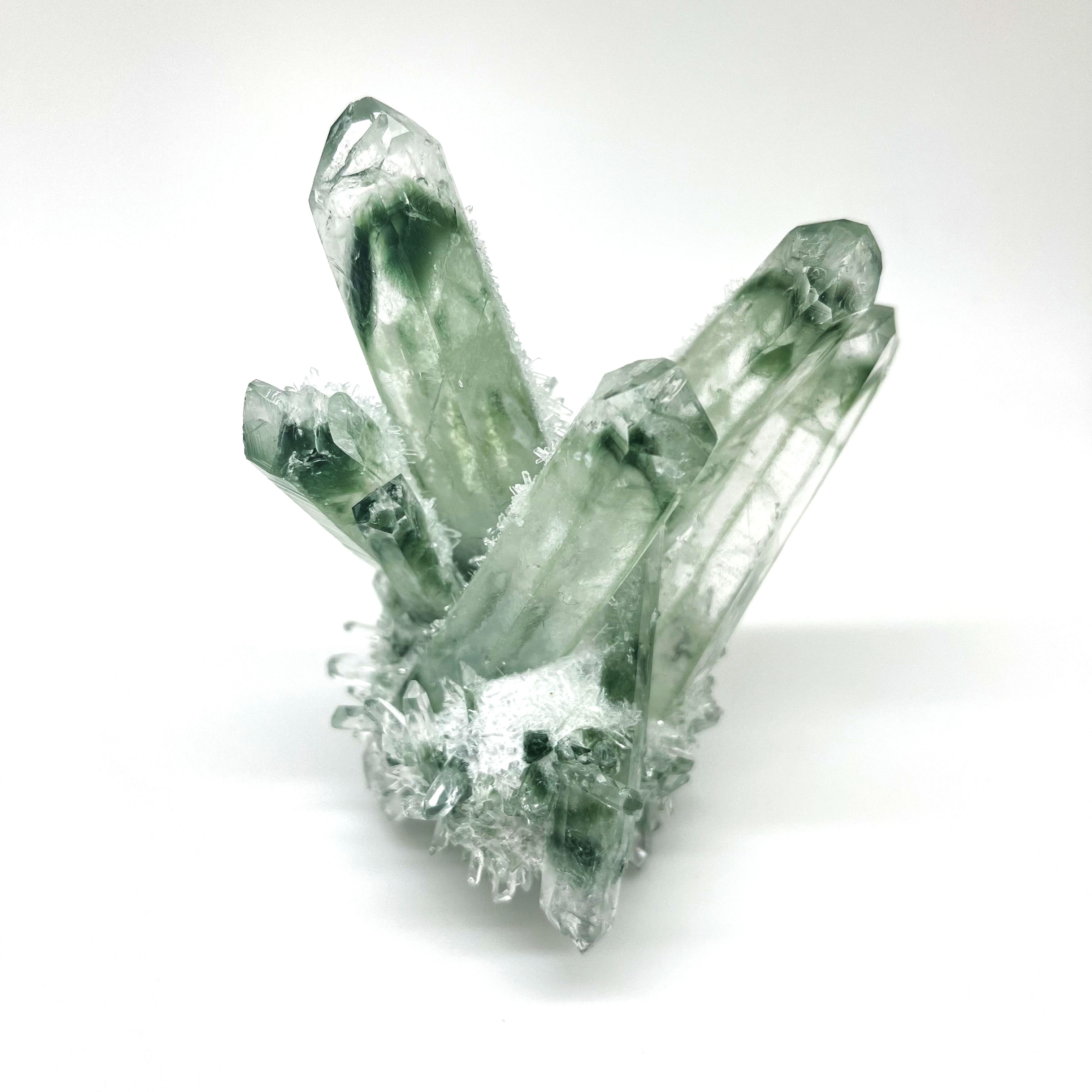 картинка Группа кристаллов из Флюорита зеленого  03  9см * 7,5см *10см от магазина El Corazon